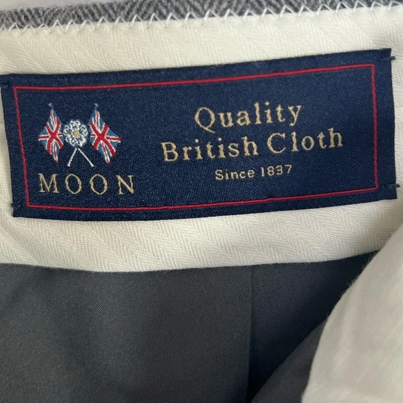 NEW / Wide-leg essential pant in grey herringbone Italian wool blend / B003 - Picture 6 of 9